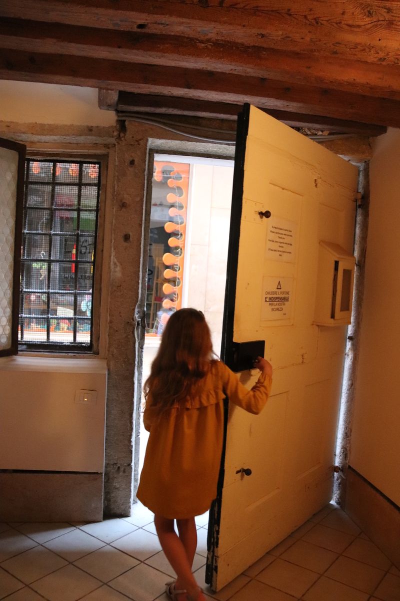 © Ossetrova Eugeniya - Image from the People in Italy photography project