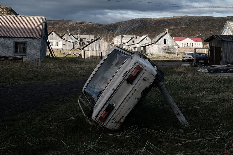 © ANASTASIA DUBRAVA - Image from the Abandoned belongings photography project