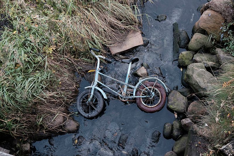 © ANASTASIA DUBRAVA - Image from the Abandoned belongings photography project