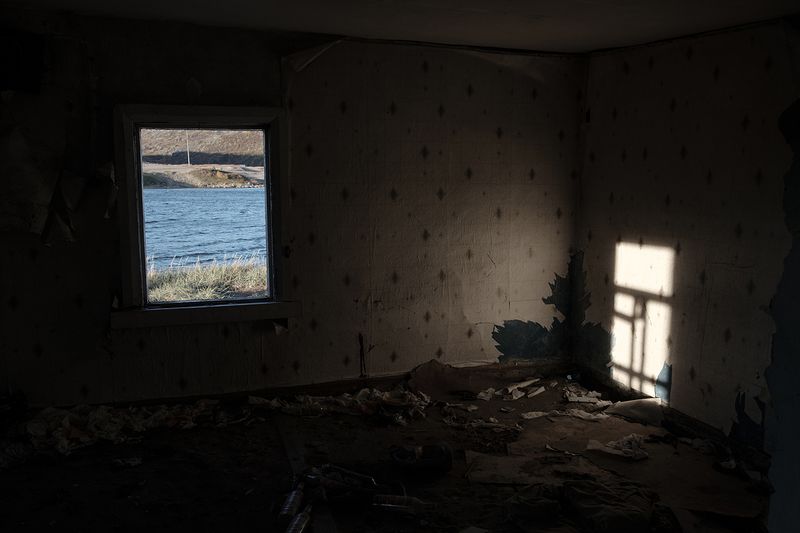 © ANASTASIA DUBRAVA - Image from the Abandoned belongings photography project