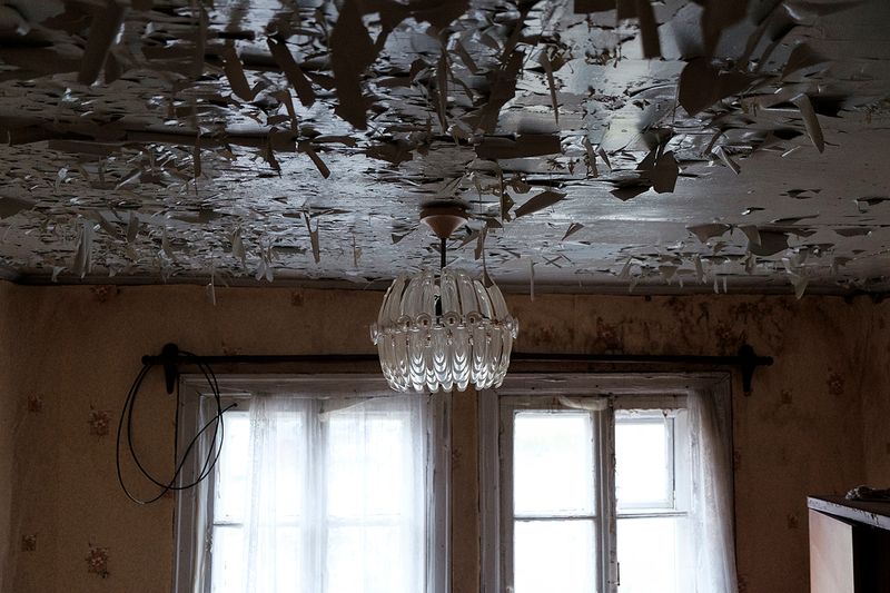 © ANASTASIA DUBRAVA - Image from the Abandoned belongings photography project