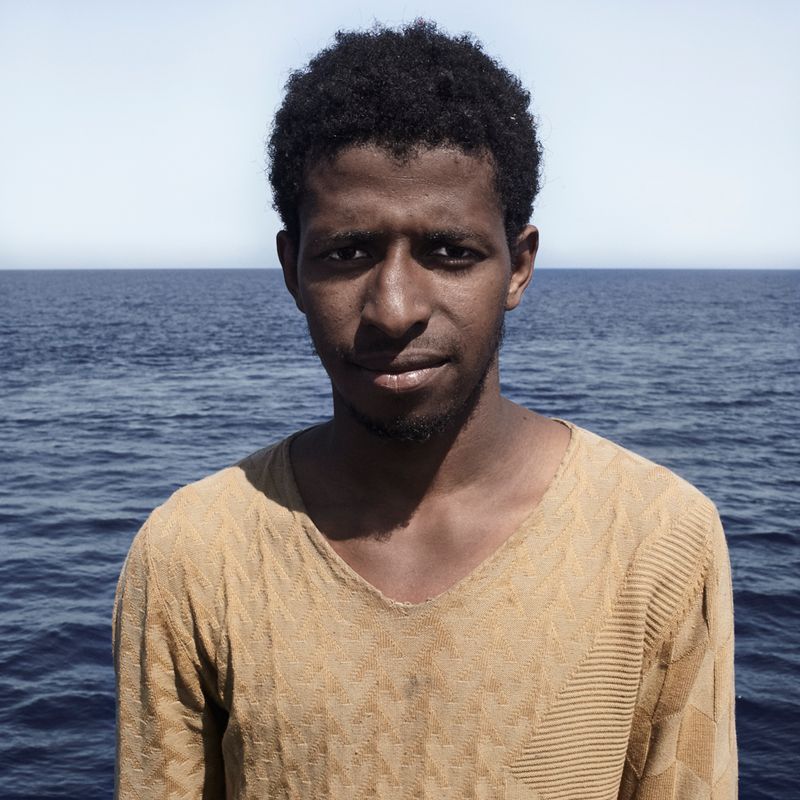 © CESAR DEZFULI - Image from the Passengers photography project