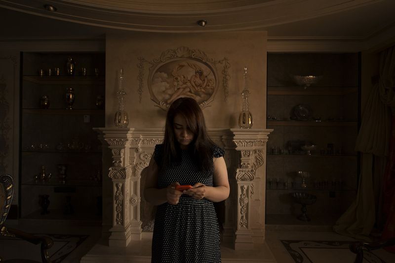 © Marjan Yazdi - Playing with her phone, Afsaneh enjoys spending her free time on social media.