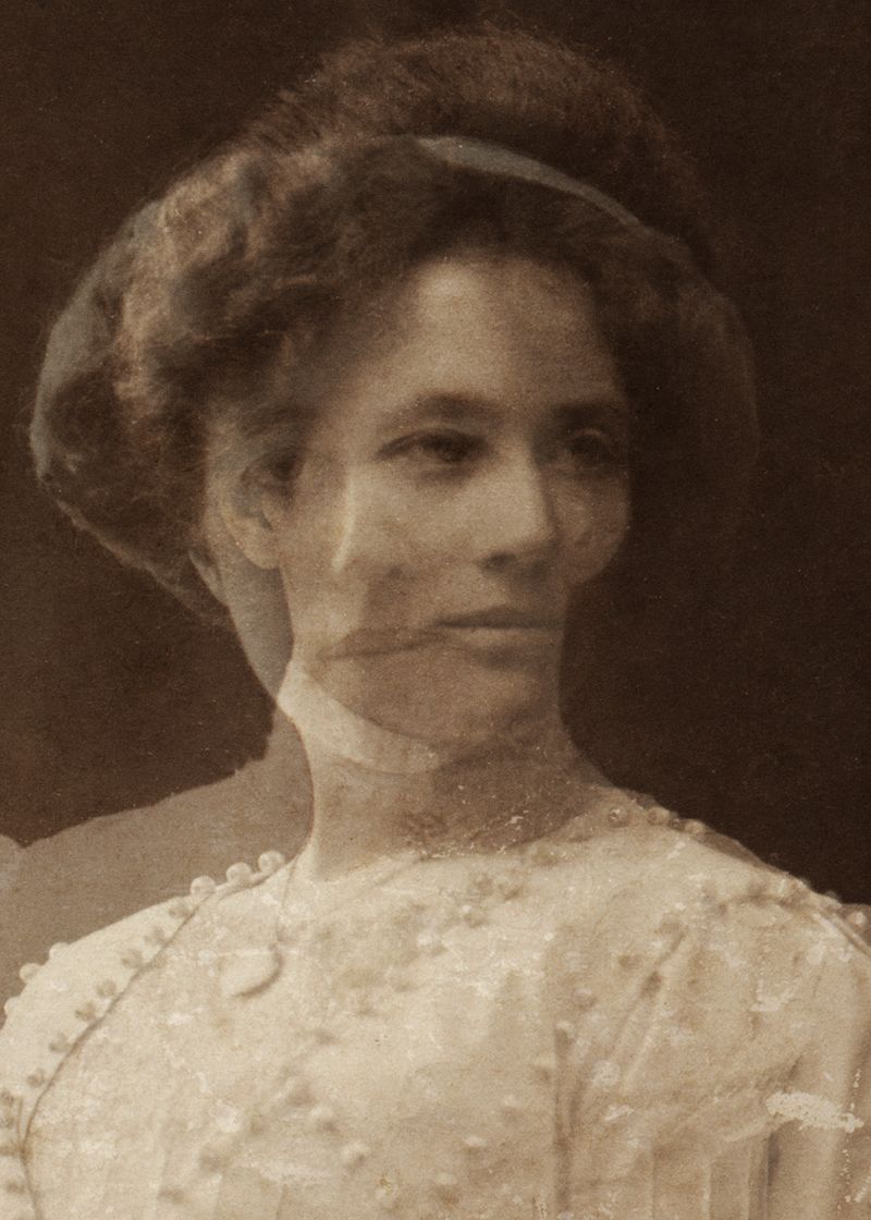 © Emilia Martin - Image from the godsips (the serpent's thread) photography project