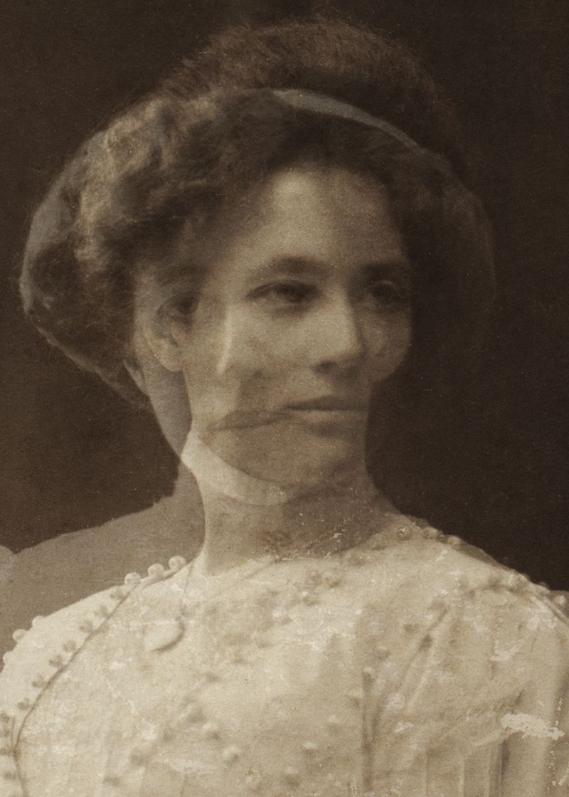 © Emilia Martin - Image from the godsips (the serpent's thread) photography project