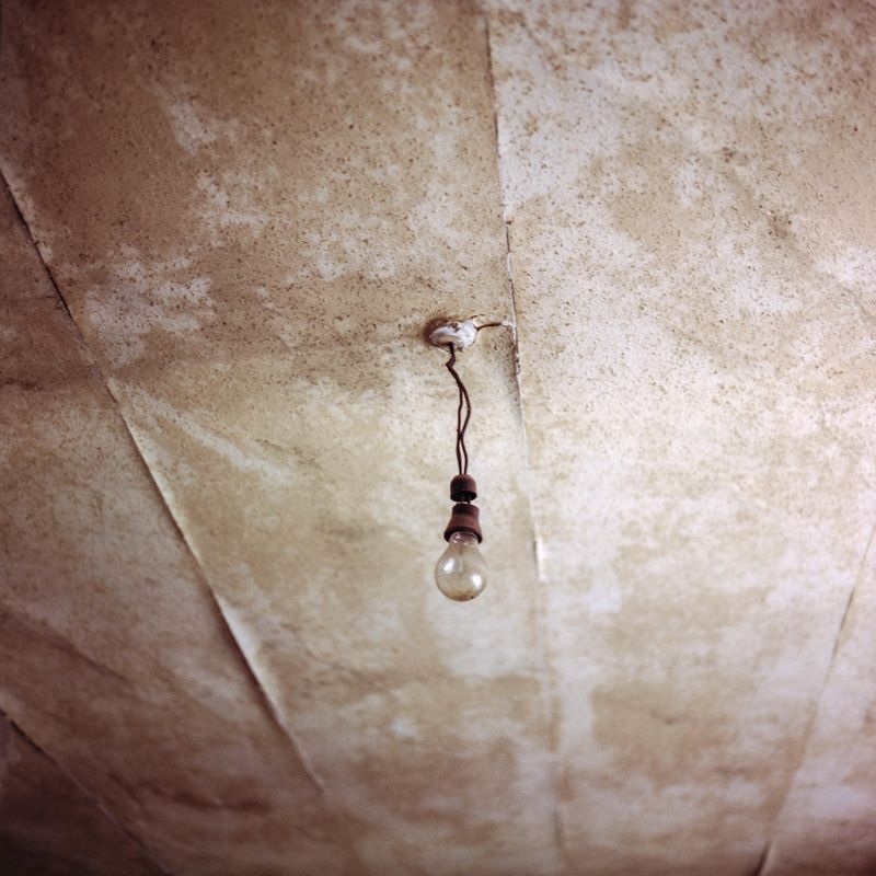 © Thomas Morsch Magnus Terhorst - Light bulb in one of the homes in Bukinje