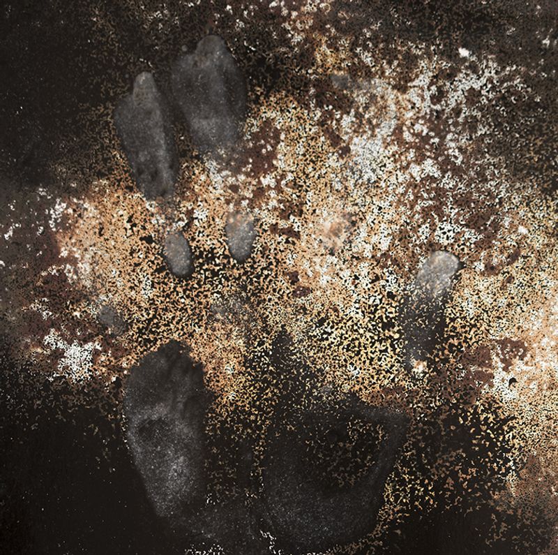 © Roberto Fernández Ibáñez - Image from the THE HAND (In the Red Cave) photography project