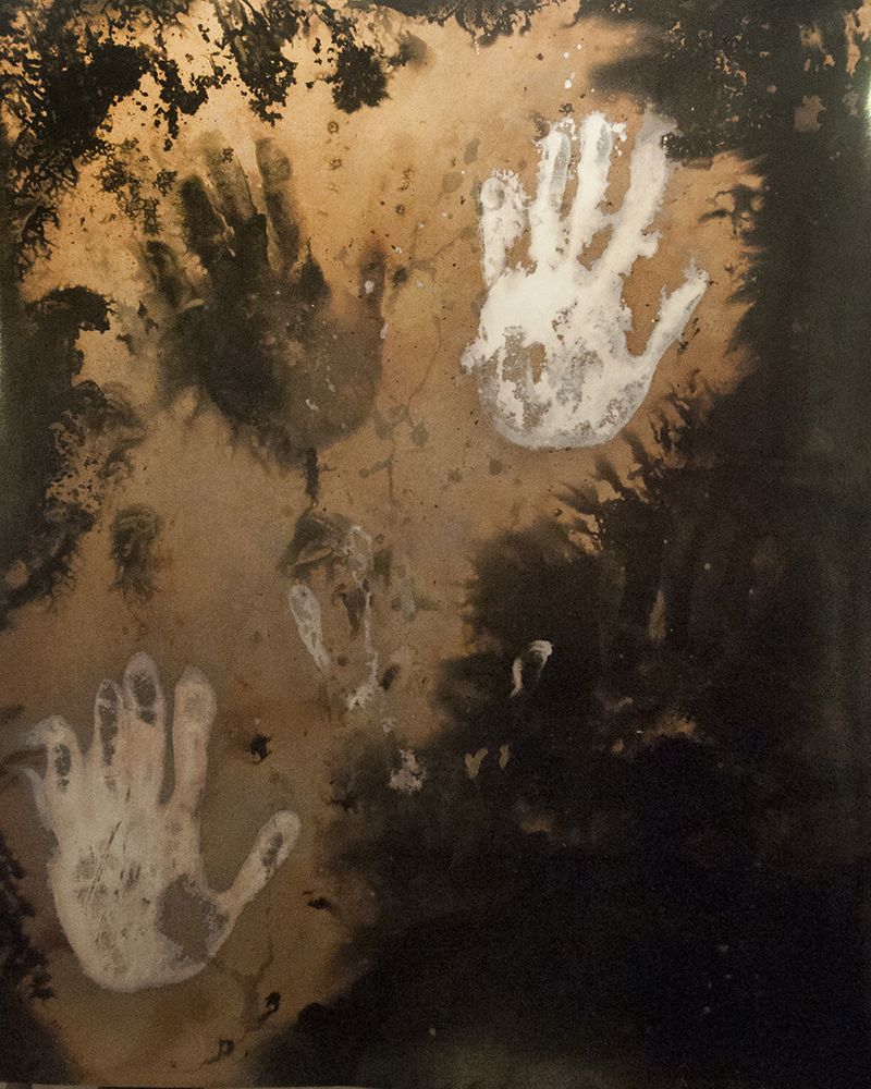 © Roberto Fernández Ibáñez - Image from the THE HAND (In the Red Cave) photography project