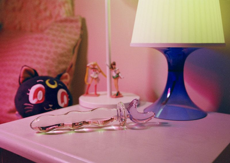 © Eva Szombat - Beatrix's crystal dildo