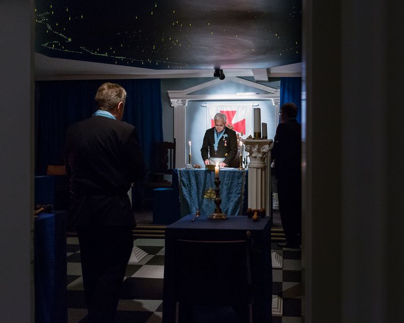© Juliane Herrmann - Preparing for the meeting at ‘Reinoldus zur Pflichttreue’ Lodge, Dortmund, Germany, 2013.