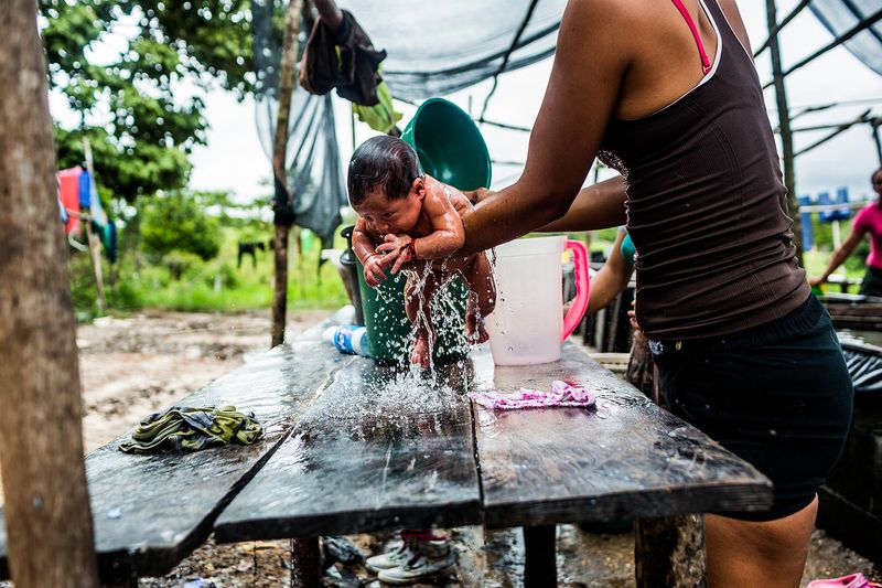 © Catalina Martin-chico - Image from the Colombia, (RE) BIRTH photography project