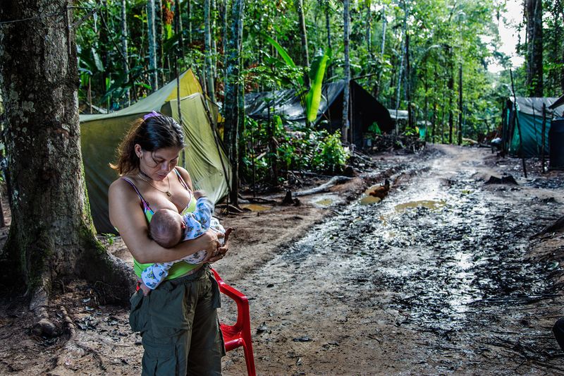 © Catalina Martin-chico - Image from the Colombia, (RE) BIRTH photography project