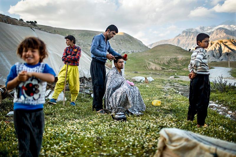 © Catalina Martin-chico - A break for some of the Bakhtiari nomads and time to look after their appearance. Near Lali, Khuzestan Province, April 2016.