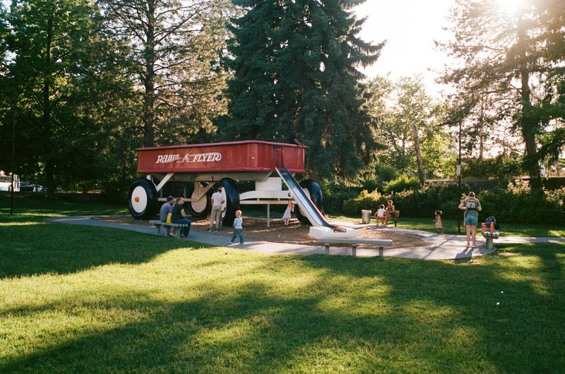 © Joshua H Phelps - Image from the Peculiar Attraction photography project