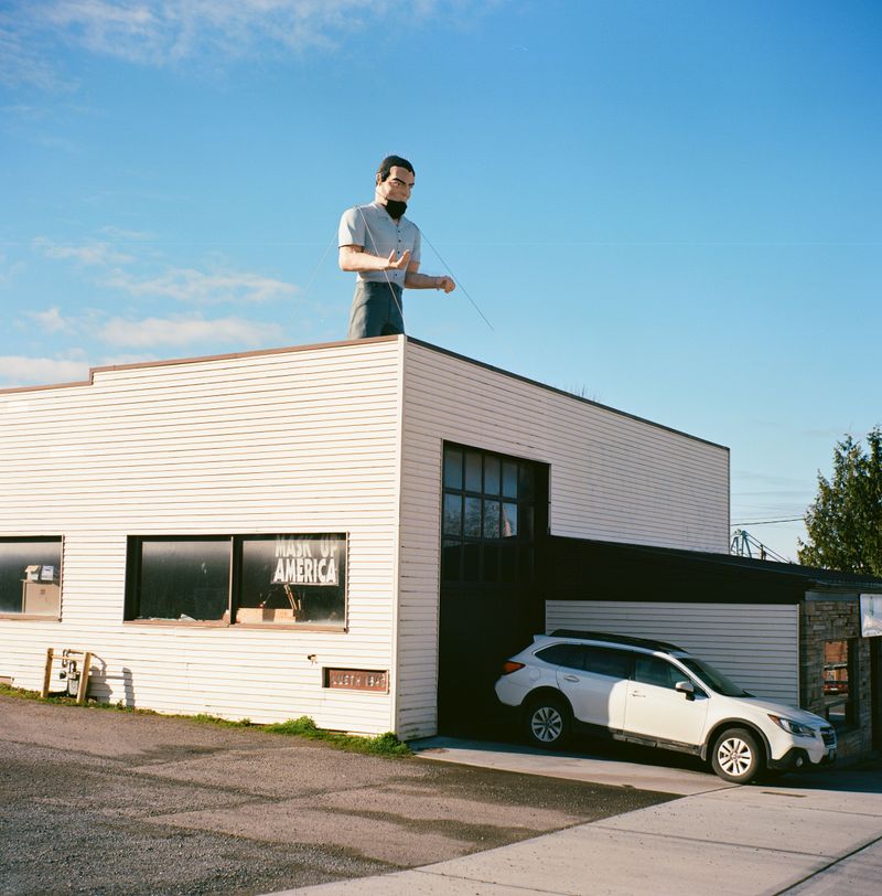 © Joshua H Phelps - Image from the Peculiar Attraction photography project