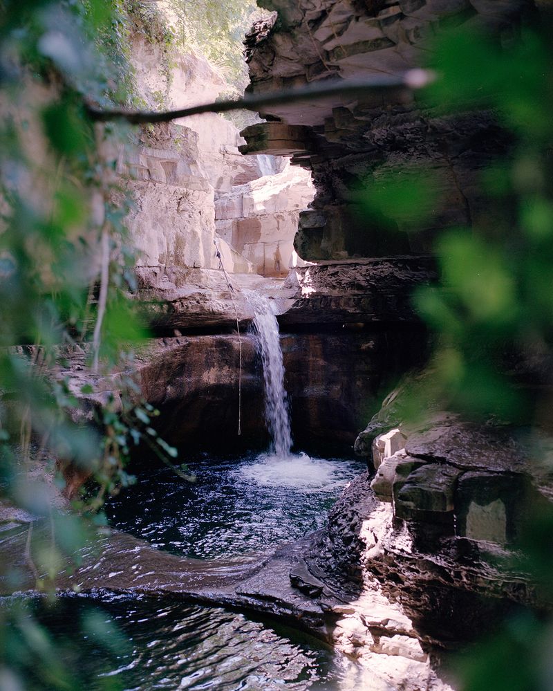 © Michael Francalanci - Image from the Dirty feet photography project