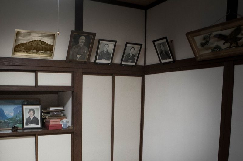 © Yukari Chikura - Image from the Fluorite Fantasia (Looking For My Father...) photography project