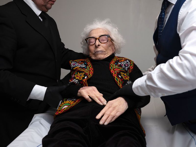 © Pippilotta Yerna - Image from the "Please pierce your bones into mine" photography project