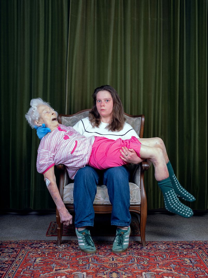 © Pippilotta Yerna - Image from the "Please pierce your bones into mine" photography project