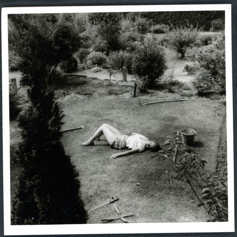 © Pippilotta Yerna - Image from the "Please pierce your bones into mine" photography project