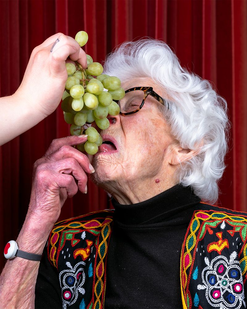 © Pippilotta Yerna - Image from the "Please pierce your bones into mine" photography project