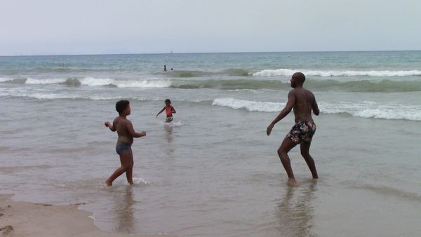 © Margarita Adalid - Image from the Postpandemic scenes of bathers at San Juan beach, Mediterranean sea, Alicante, Spain photography project