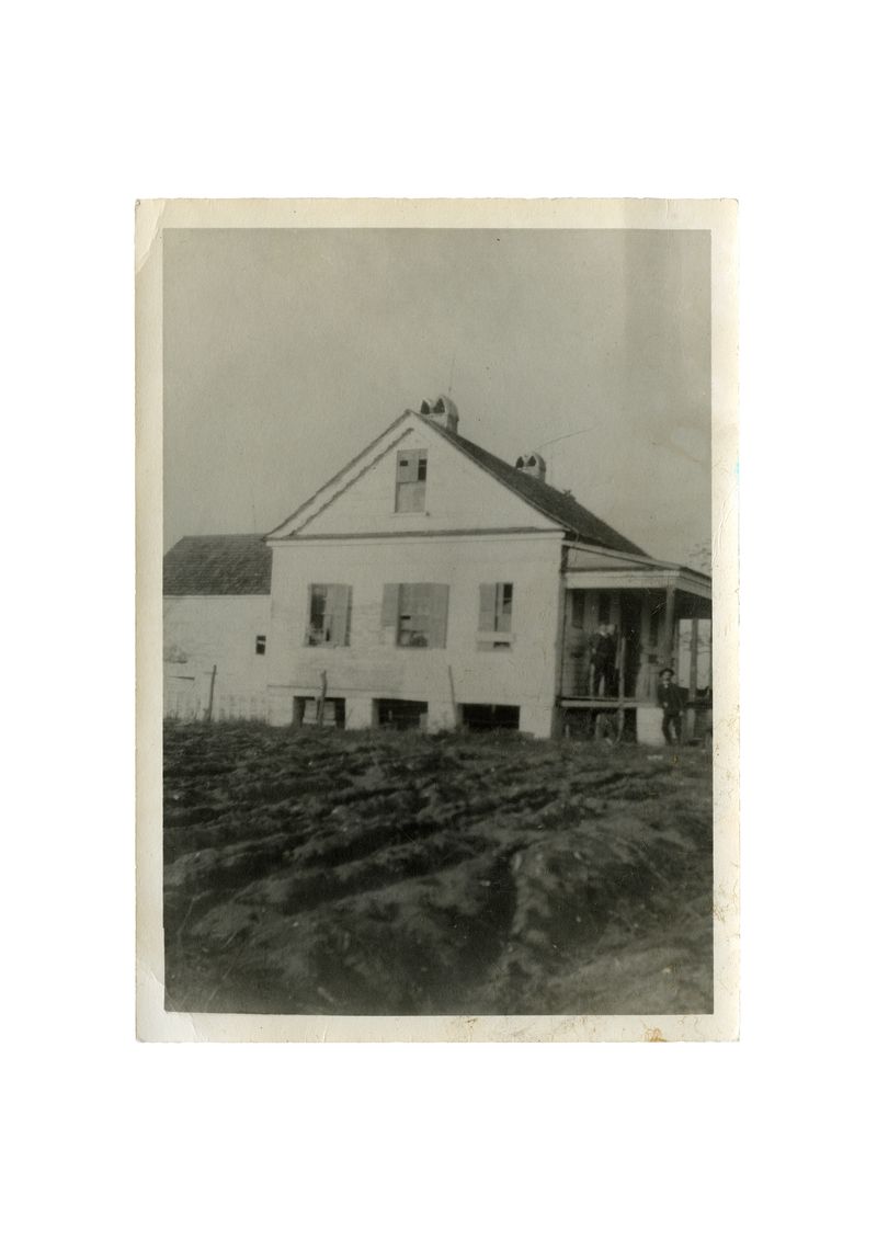 © Maximilian Thuemler - Found photograph marked verso "Civil War Overseer's House", 2020