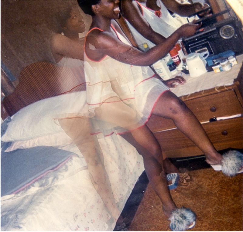 © Lebohang Kganye - Ke bapala seyalemoya bosiu ka naeterese II