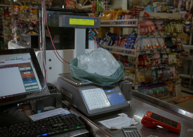 © Sarah Schneider and Stella Meyer - Image from the Yo bebo leche y agua photography project