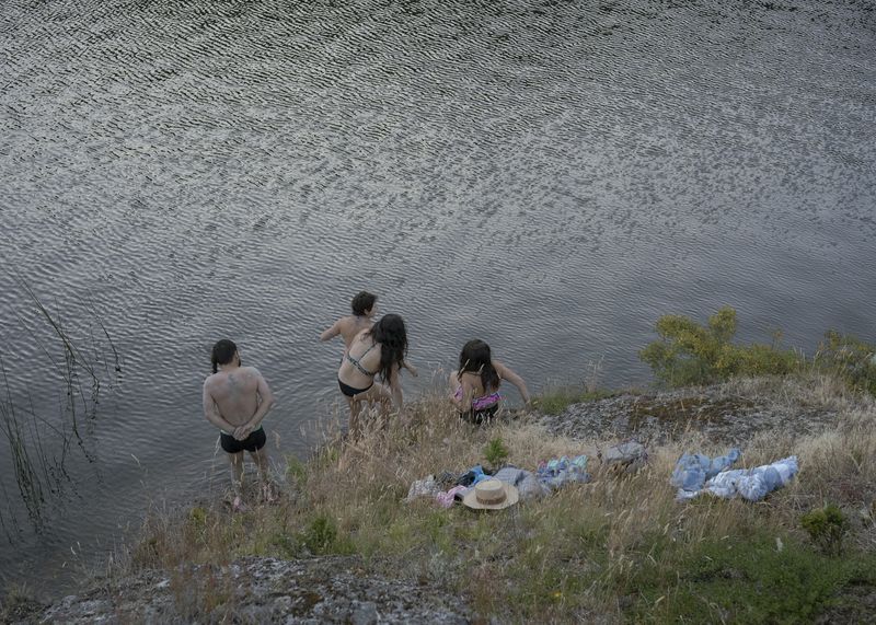 © Sarah Schneider and Stella Meyer - Image from the Yo Bebo Leche Y Agua photography project