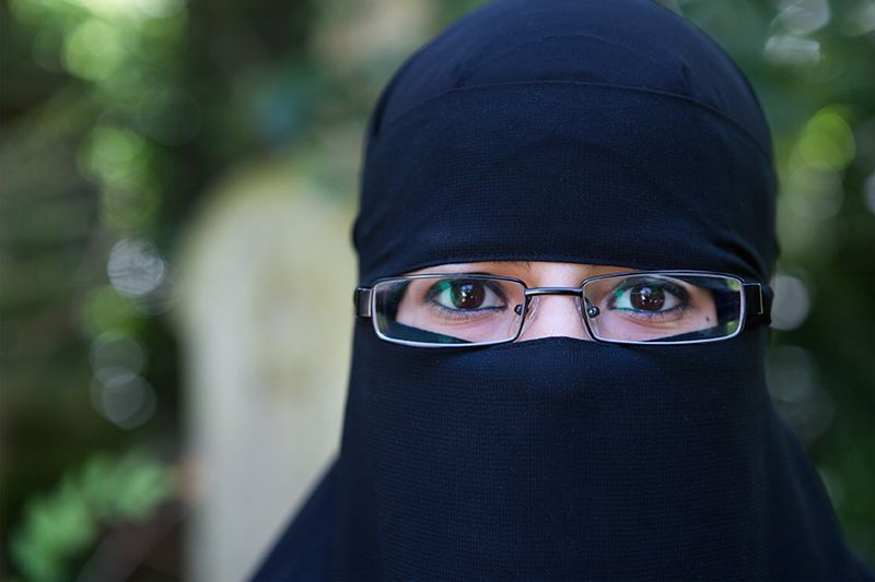 © Loredana Denicola - Humaira, I choose my religion, Islam, from 'the Theatre of the Mind' photography video documentation project