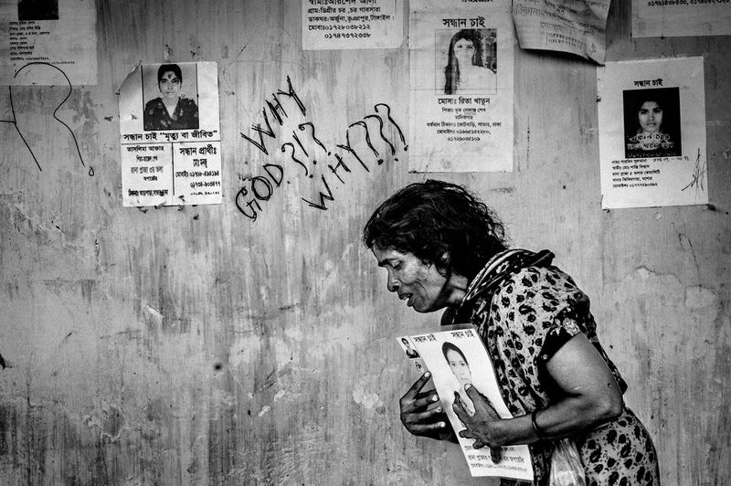 © Rahul Talukder - A woman weeps and holds the picture of a loved one who was a victim of the building collapse.