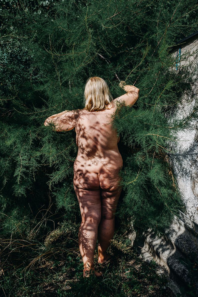 © Jana Plavec - Image from the Garden with Fallen Apples photography project