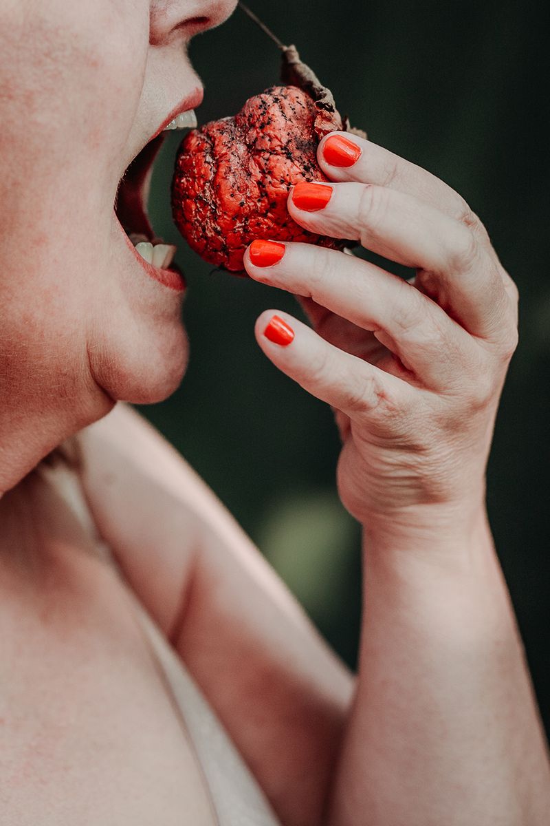 © Jana Plavec - Image from the Garden with Fallen Apples photography project