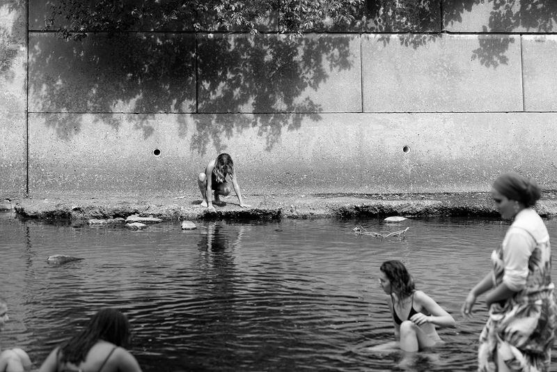 © Jillian Freyer - Bathing Girls, 2020