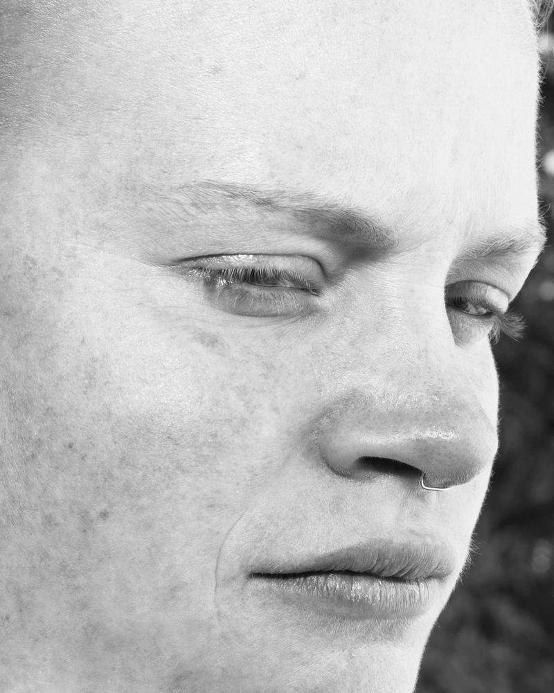 © Jillian Freyer - Carmen after she gave birth to Arlo in 2019.