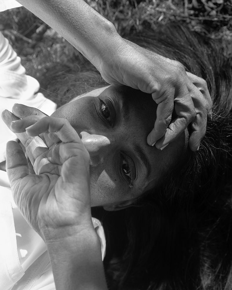 © Jillian Freyer - Lyegge lies on the ground on a cold spring day, making her eyes water.