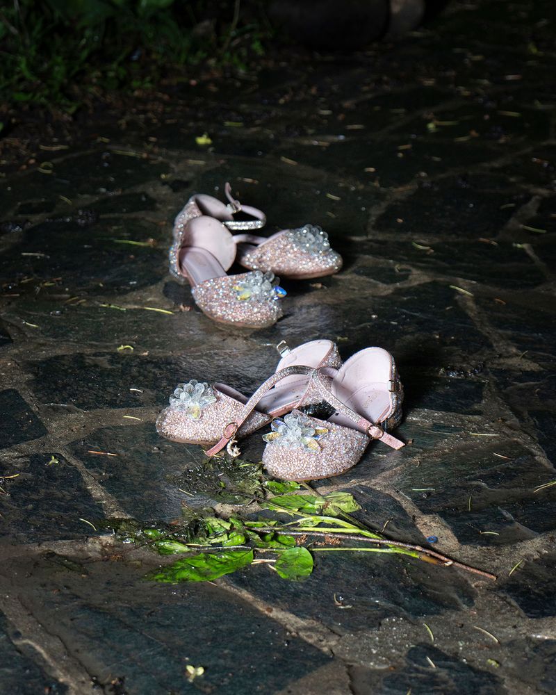 © Loïsà Gatto - We took them off to gon in the water, then we forgot and left them all night in the rain.
