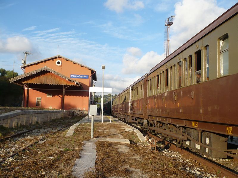 © AVAMPOSTI CULTURALI  |  DIDEMAIMAGES - Image from the stazioni dimenticate, Italy photography project