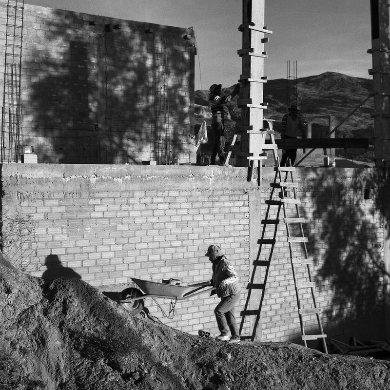© Sofia Bensadon - Image from the "50 kg" - Woman Builders in La Paz City, Bolivia photography project