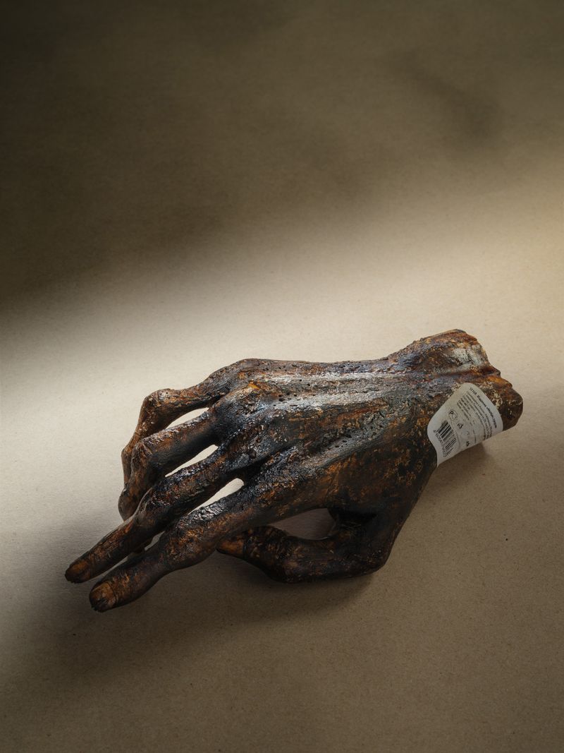 © Vladimir Seleznev - Image from the Those who talk in the temple are consigned to sorrow and woe photography project