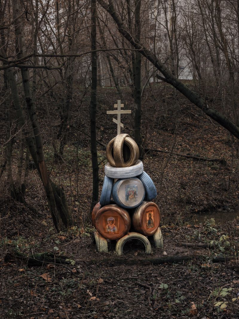 © Vladimir Seleznev - Image from the Those who talk in the temple are consigned to sorrow and woe photography project