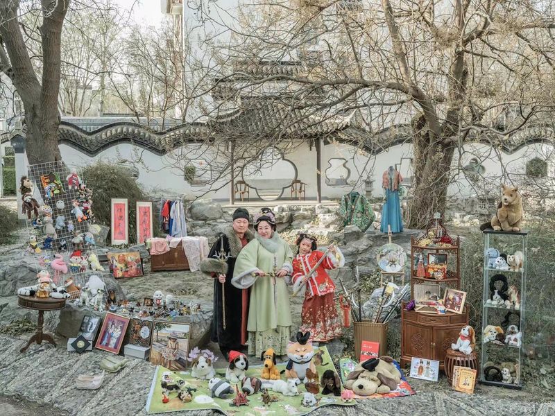 © Qingjun Huang - Family Stuff-Yiduo and her parents Beijing China 2023