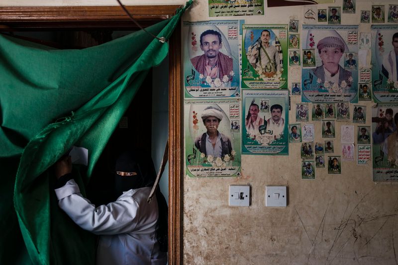 © Alex Potter - A Yemeni nurse pulls back the curtain at a health clinic for malnourished children.