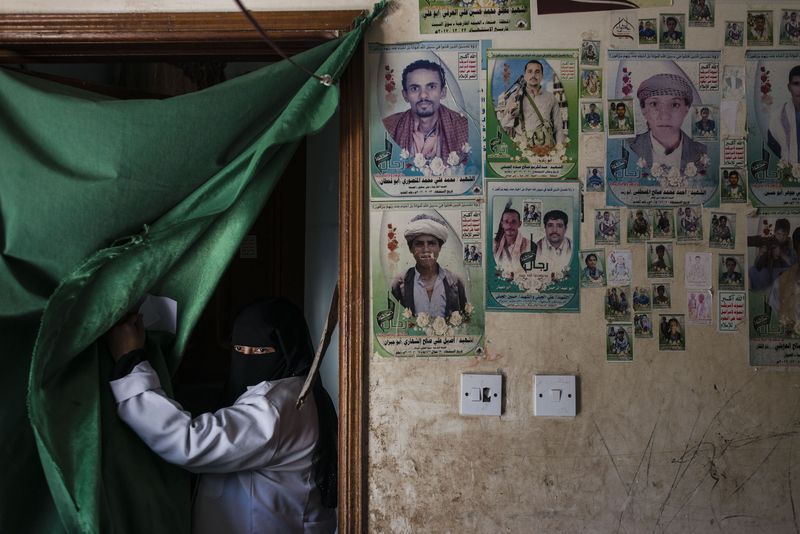 © Alex Potter - A Yemeni nurse pulls back the curtain at a health clinic for malnourished children.