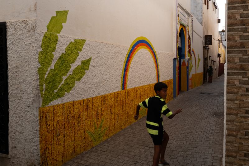 © Jacopo Da Col - A boy rings doorbells and darts away in the streets of Rabat.