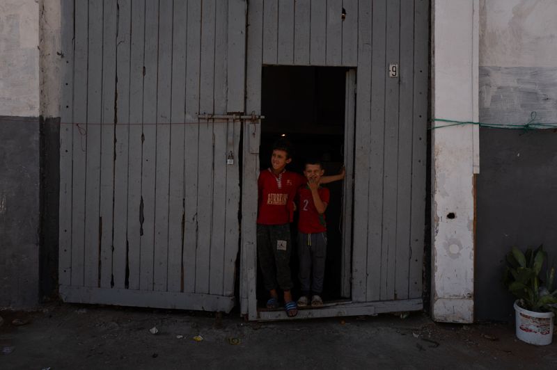 © Jacopo Da Col - Curious children look on.