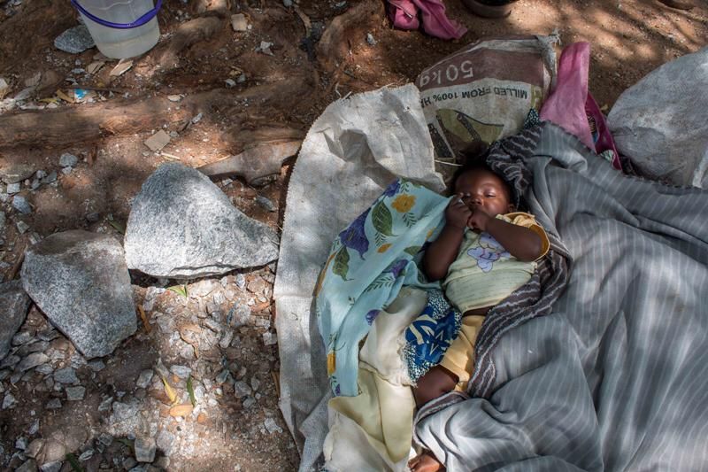 © Igho Ogbobine - While they work, babies play.