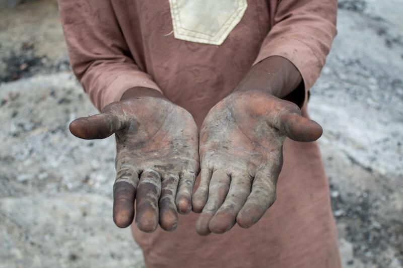 © Igho Ogbobine - The hands that burn the rocks.