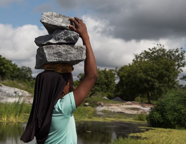 © Igho Ogbobine - Rahmatulahi, Halimata’s neighbor, works in the Quarry.